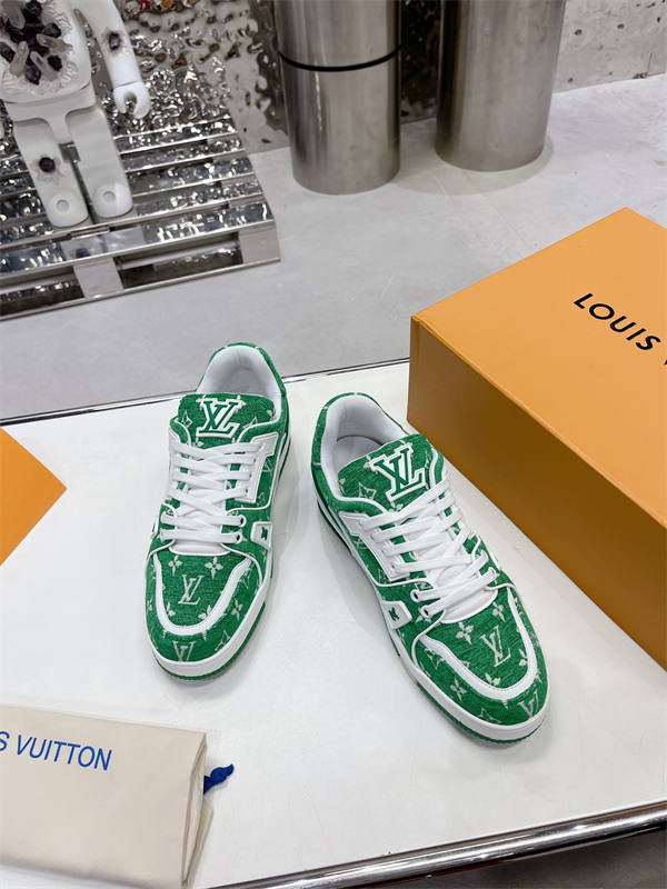 LV024