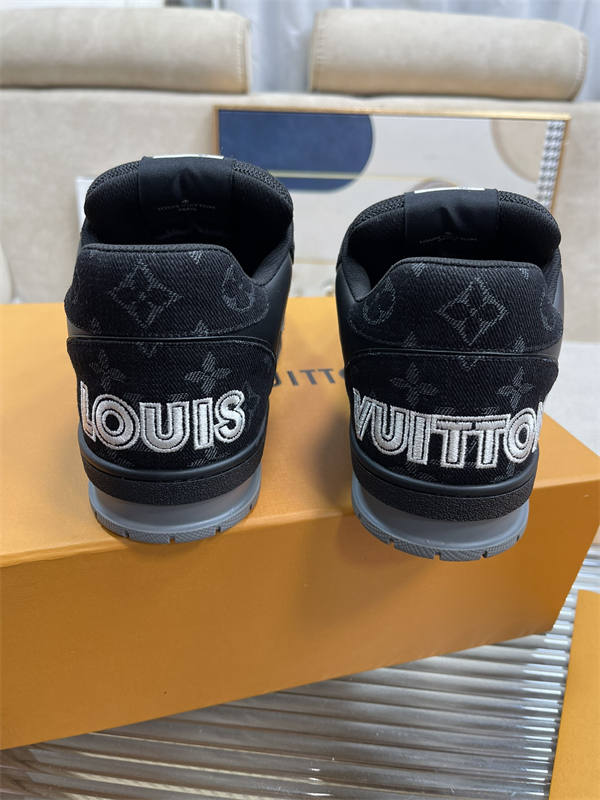 LV044