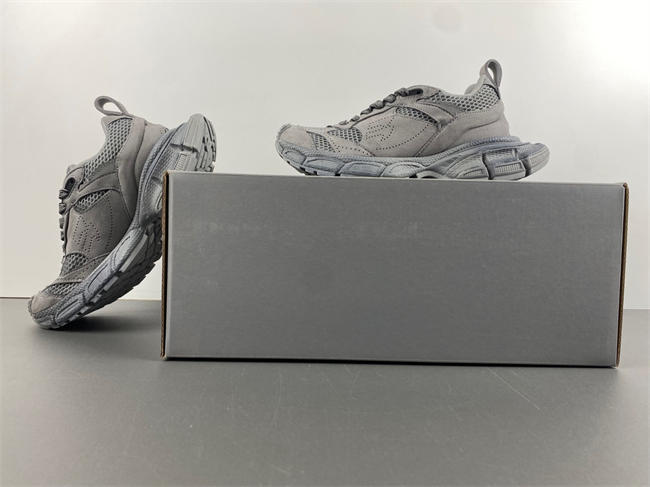 Balenciaga 3XL 230 759693 W3XLH 0210