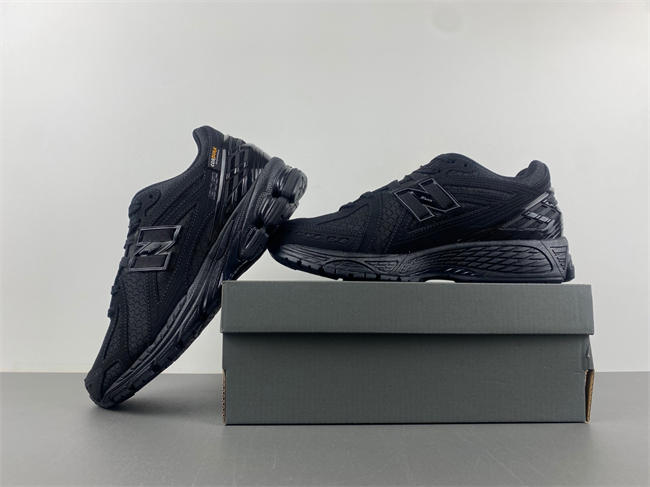 New Balance Black M1906RWF