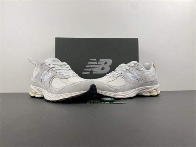 new balance NB 2002
