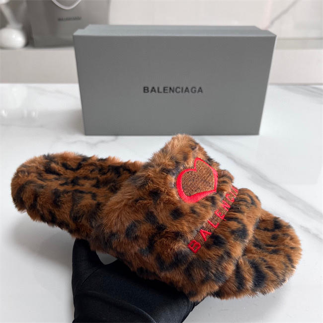 BLCG SLIPPERS