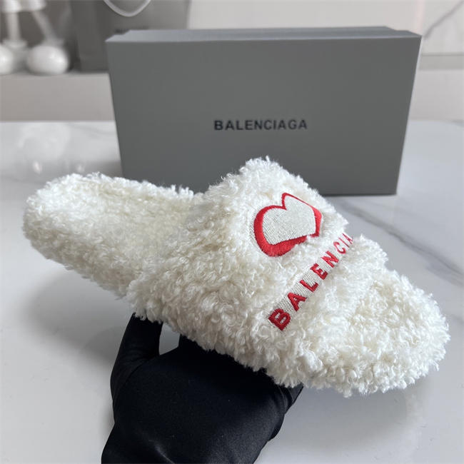 BLCG SLIPPERS