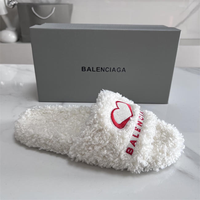BLCG SLIPPERS